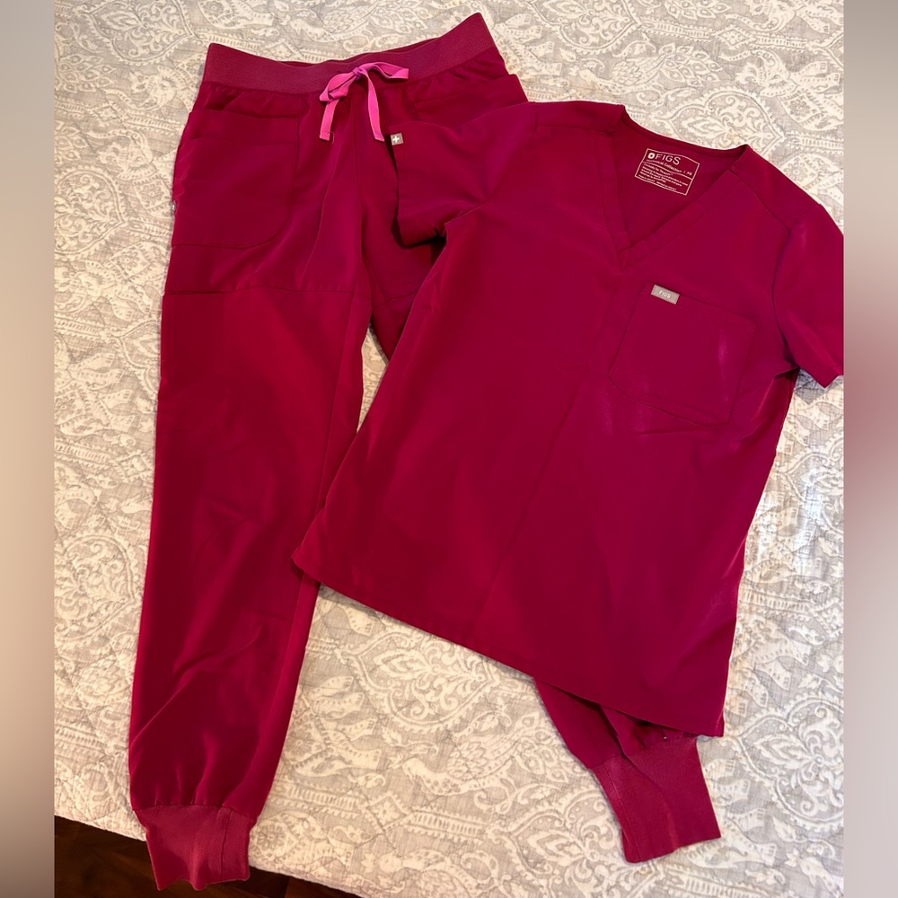 Women’s Dark Magenta FIGS scrub set. Top size: XS Bottom Joggers size: Small.